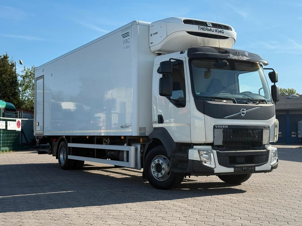Volvo FL 42 R 240 +Thermoking T-880R+Kamera - Koelwagen vrachtwagen: afbeelding 1 Volvo FL 42 R 240 +Thermoking T-880R+Kamera - Koelwagen vrachtwagen: afbeelding 1
