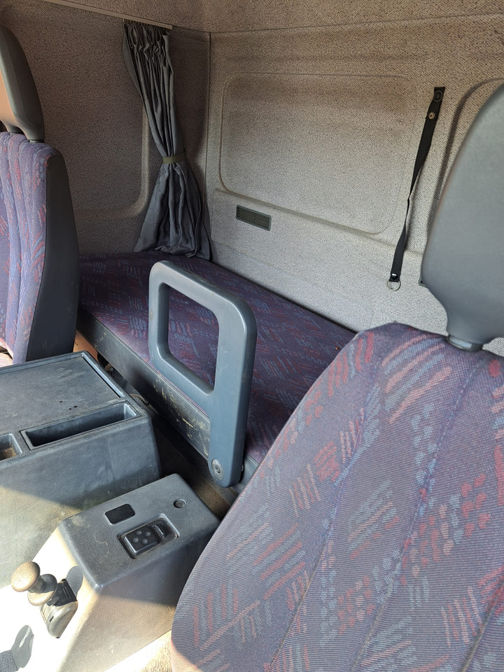 MERCEDES-BENZ 1823 - Autovrachtwagen vrachtwagen: afbeelding 5 MERCEDES-BENZ 1823 - Autovrachtwagen vrachtwagen: afbeelding 5