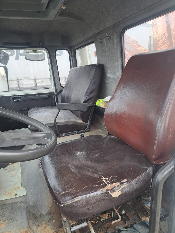 RENAULT - Vrachtwagen met open laadbak: afbeelding 2 RENAULT - Vrachtwagen met open laadbak: afbeelding 2