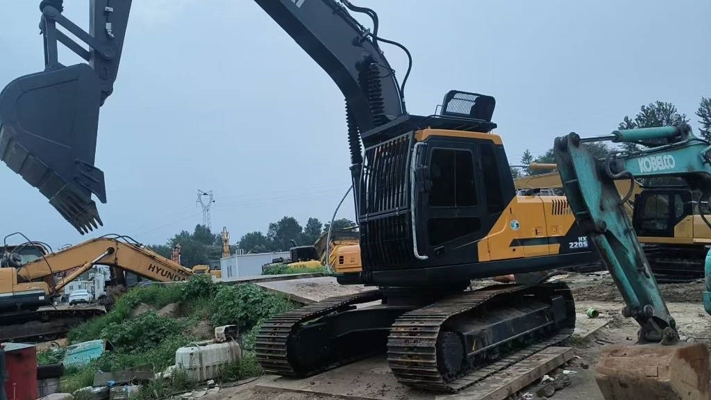 Hyundai HX220S - Rupsgraafmachine: afbeelding 2 Hyundai HX220S - Rupsgraafmachine: afbeelding 2