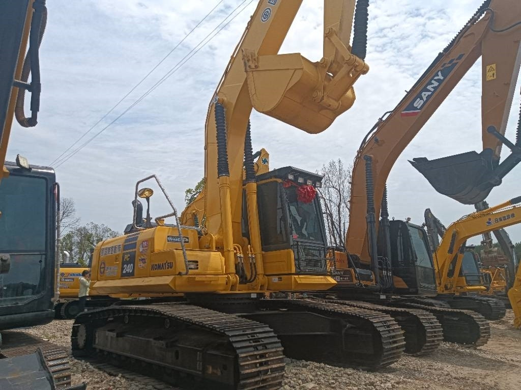 Komatsu PC 240 - Rupsgraafmachine: afbeelding 3 Komatsu PC 240 - Rupsgraafmachine: afbeelding 3