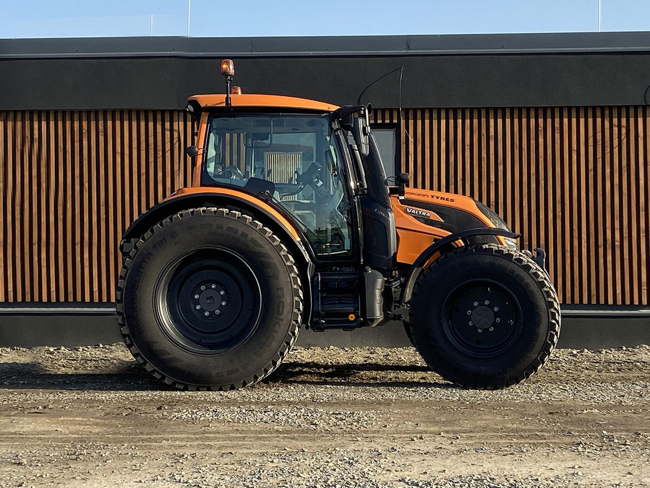 Valtra N, 49 AWI, 134 - Tractor: afbeelding 1 Valtra N, 49 AWI, 134 - Tractor: afbeelding 1