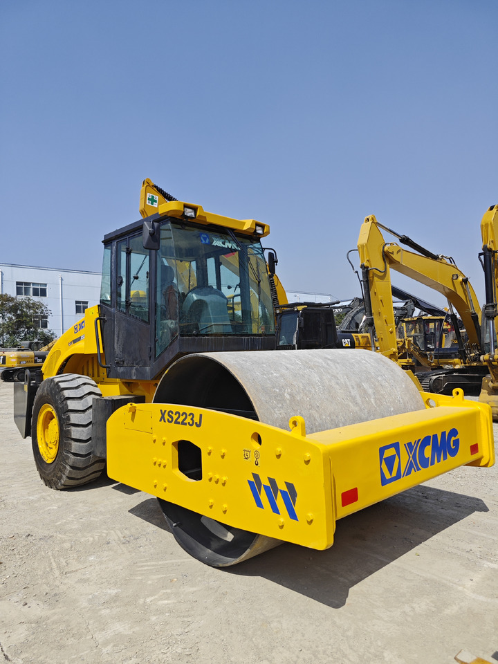 XCMG XS223J used xcmg road roller - Schapenpootwals/ Grondverdichter: afbeelding 2 XCMG XS223J used xcmg road roller - Schapenpootwals/ Grondverdichter: afbeelding 2