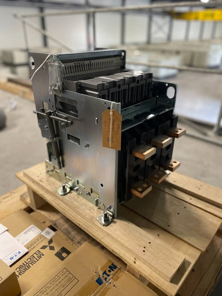 Mitsubishi Circuit breaker 1000A - AE1000-SW 3P - DPX-12648 - Bouwmachine: afbeelding 4 Mitsubishi Circuit breaker 1000A - AE1000-SW 3P - DPX-12648 - Bouwmachine: afbeelding 4