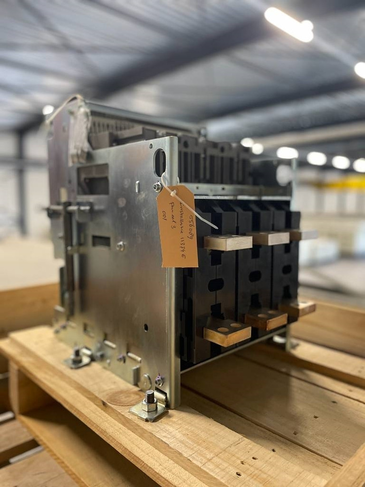 Mitsubishi Circuit breaker 1250A - AE1250-SW 3P - DPX-12648 - Bouwmachine: afbeelding 4 Mitsubishi Circuit breaker 1250A - AE1250-SW 3P - DPX-12648 - Bouwmachine: afbeelding 4