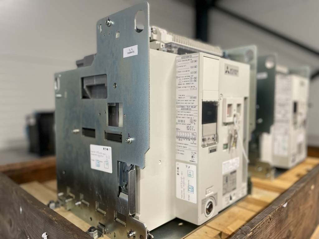 Mitsubishi Circuit breaker 2500A - AE2500-SW 3P - DPX-12648 - Bouwmachine: afbeelding 2 Mitsubishi Circuit breaker 2500A - AE2500-SW 3P - DPX-12648 - Bouwmachine: afbeelding 2
