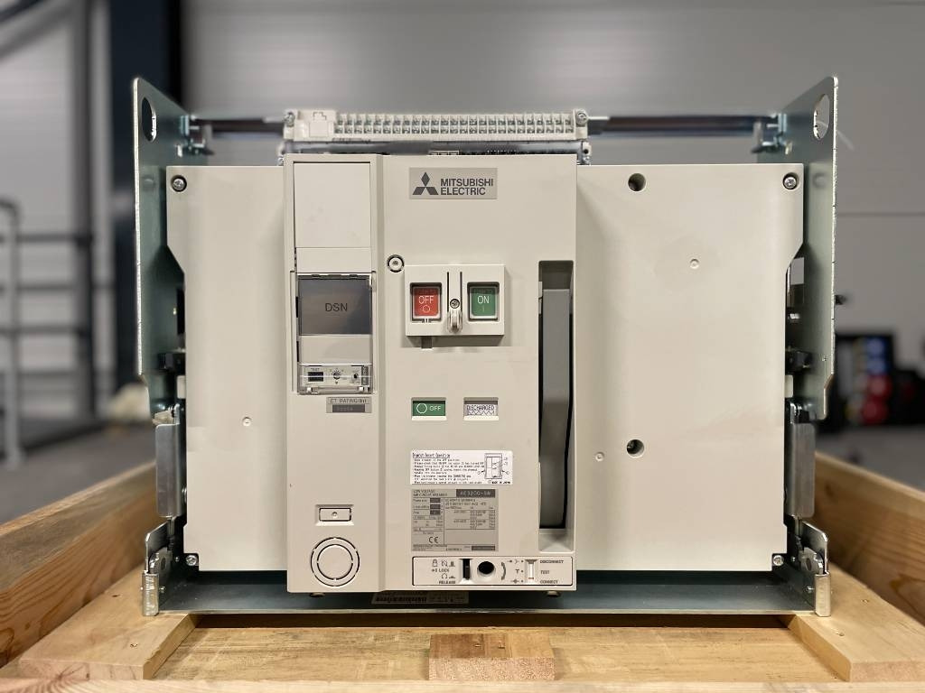 Mitsubishi Circuit breaker 3200A - AE3200-SW 4P - DPX-12648 - Bouwmachine: afbeelding 1 Mitsubishi Circuit breaker 3200A - AE3200-SW 4P - DPX-12648 - Bouwmachine: afbeelding 1