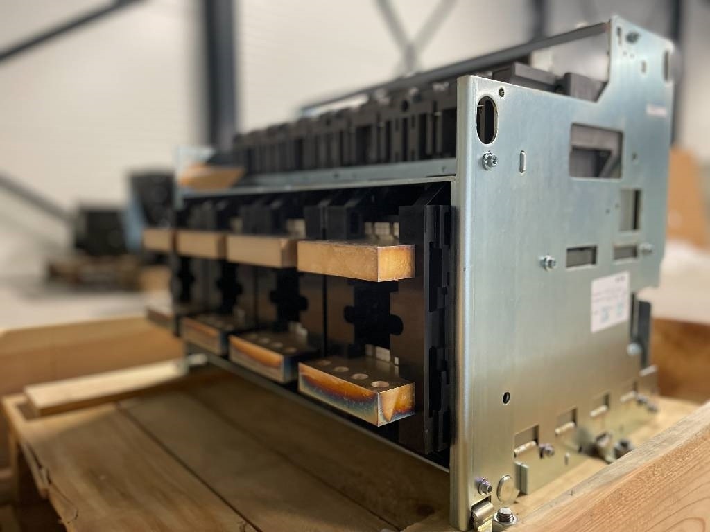 Mitsubishi Circuit breaker 3200A - AE3200-SW 4P - DPX-12648 - Bouwmachine: afbeelding 3 Mitsubishi Circuit breaker 3200A - AE3200-SW 4P - DPX-12648 - Bouwmachine: afbeelding 3