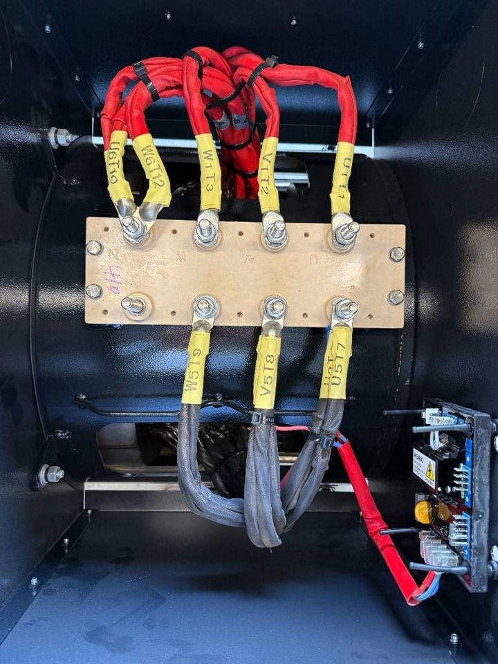 DPX CJ444ES - 325 kVA Alternator - DPX-33910 - Industrie generator: afbeelding 4 DPX CJ444ES - 325 kVA Alternator - DPX-33910 - Industrie generator: afbeelding 4