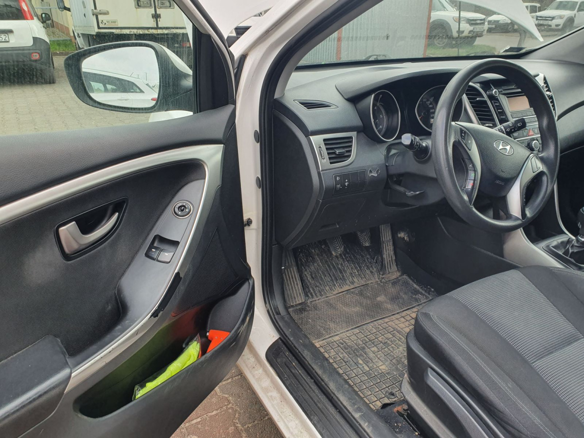 HYUNDAI I30 HATCHBACK - Hatchback: afbeelding 5 HYUNDAI I30 HATCHBACK - Hatchback: afbeelding 5