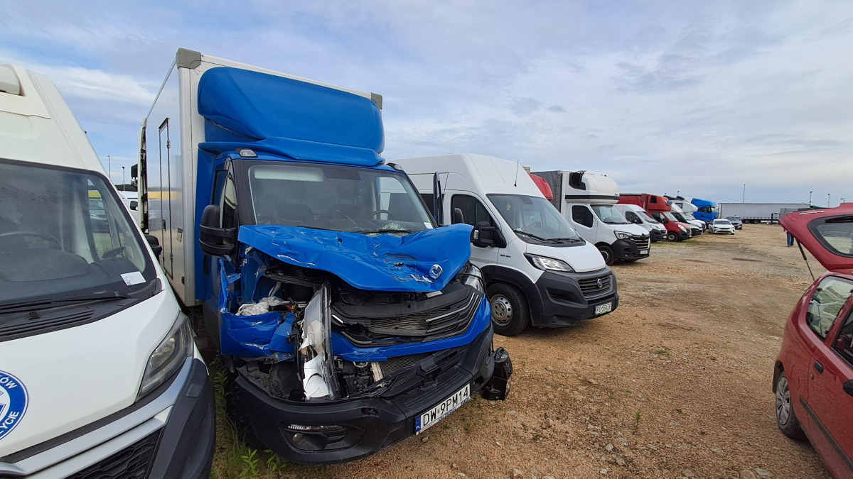 IVECO DAILY KONTENER Z WINDĄ - Bakwagen: afbeelding 1 IVECO DAILY KONTENER Z WINDĄ - Bakwagen: afbeelding 1