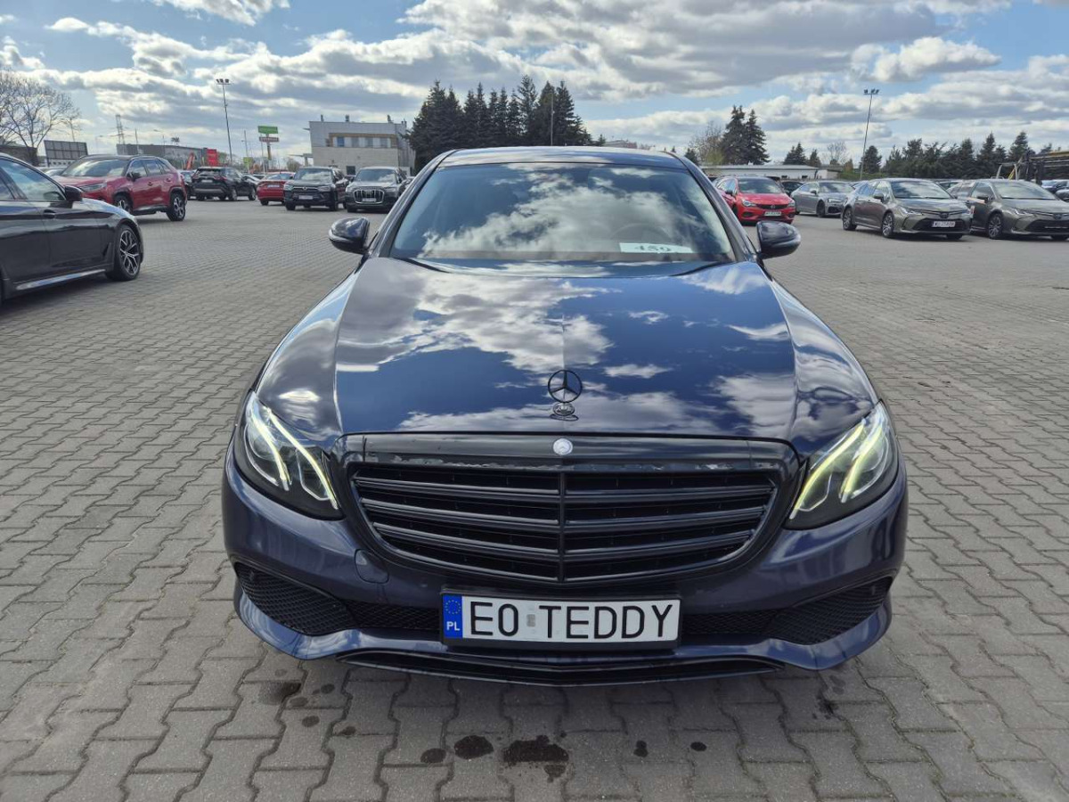 MERCEDES BENZ E 220 D 4MATIC SEDAN - Sedan: afbeelding 3 MERCEDES BENZ E 220 D 4MATIC SEDAN - Sedan: afbeelding 3