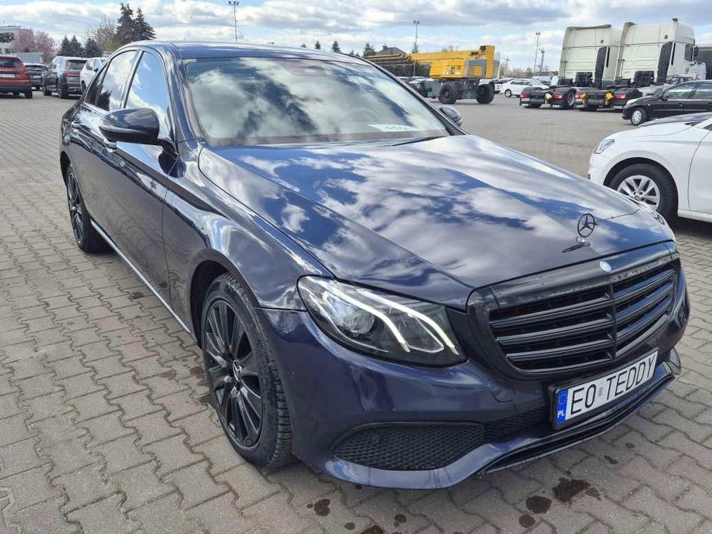 MERCEDES BENZ E 220 D 4MATIC SEDAN - Sedan: afbeelding 1 MERCEDES BENZ E 220 D 4MATIC SEDAN - Sedan: afbeelding 1