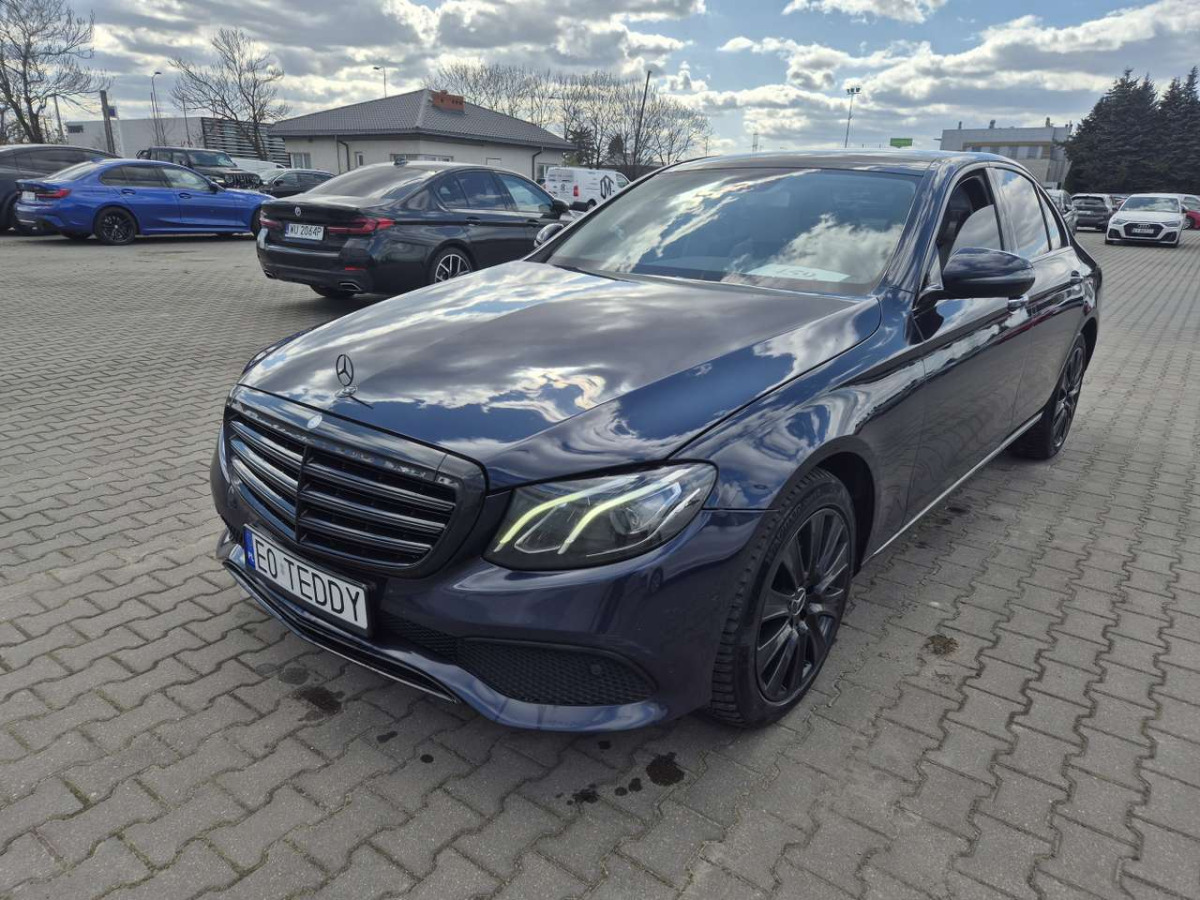 MERCEDES BENZ E 220 D 4MATIC SEDAN - Sedan: afbeelding 2 MERCEDES BENZ E 220 D 4MATIC SEDAN - Sedan: afbeelding 2