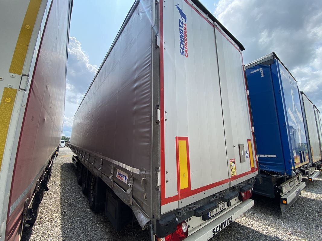 SCHMITZ CARGOBULL SCB S3T FIRANA - Aanhangwagen met huif: afbeelding 2 SCHMITZ CARGOBULL SCB S3T FIRANA - Aanhangwagen met huif: afbeelding 2
