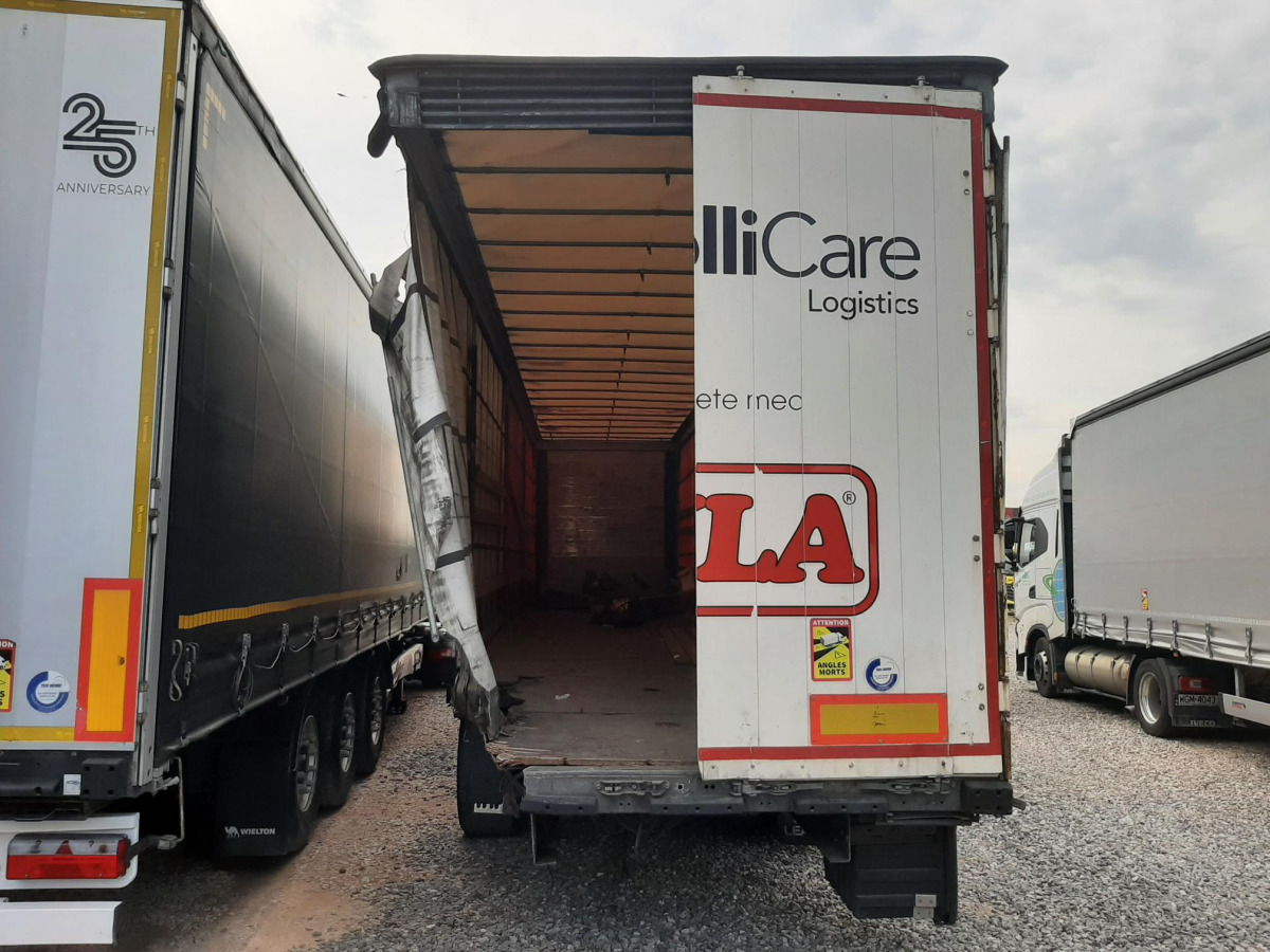 SCHMITZ SCS 24 FIRANA - Aanhangwagen met huif: afbeelding 4 SCHMITZ SCS 24 FIRANA - Aanhangwagen met huif: afbeelding 4
