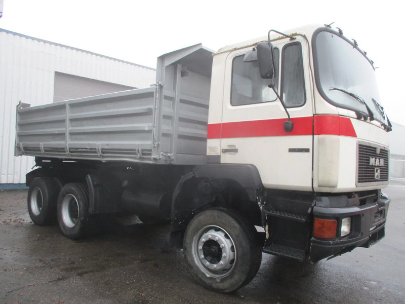MAN 26 322 ZF Manual , 6x4 , 3 way tipper , Spring suspension - Kipper vrachtwagen: afbeelding 4 MAN 26 322 ZF Manual , 6x4 , 3 way tipper , Spring suspension - Kipper vrachtwagen: afbeelding 4