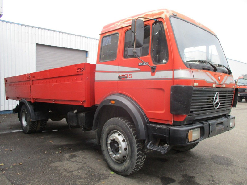 Mercedes-Benz 1626 , V8 , ZF Manual , spring suspension - Vrachtwagen met open laadbak: afbeelding 4 Mercedes-Benz 1626 , V8 , ZF Manual , spring suspension - Vrachtwagen met open laadbak: afbeelding 4