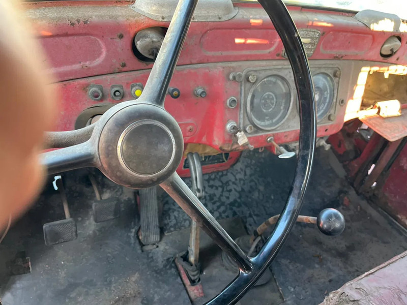 Kipper vrachtwagen Volvo L 485 06R , Tipper , Oldtimer for restauration: afbeelding 10 Kipper vrachtwagen Volvo L 485 06R , Tipper , Oldtimer for restauration: afbeelding 10