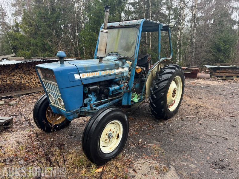 1972 Ford 3000 - Med vedkløyver - Tractor: afbeelding 1 1972 Ford 3000 - Med vedkløyver - Tractor: afbeelding 1