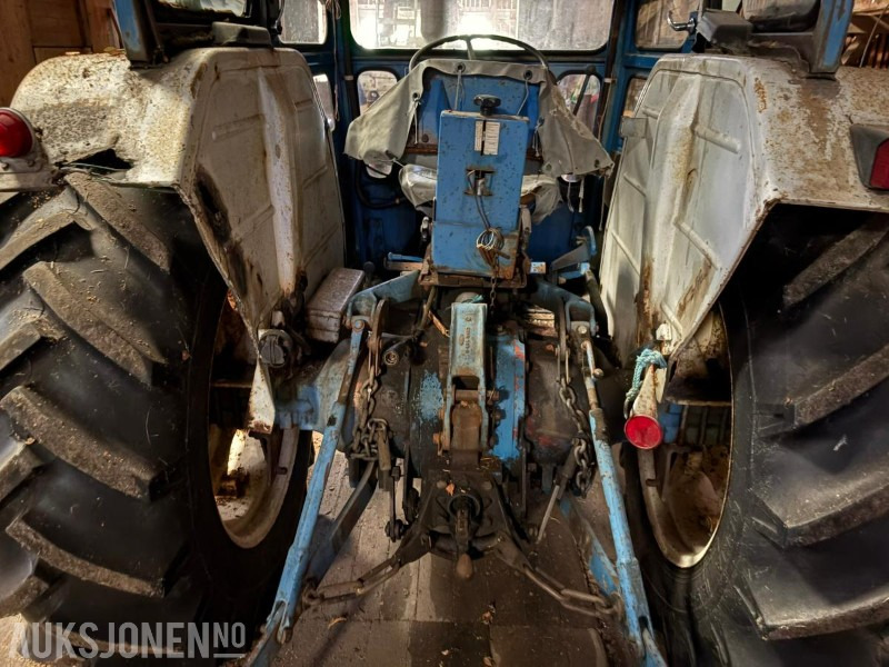 1975 FORD 4000 MED FRONTLASTER - Tractor: afbeelding 4 1975 FORD 4000 MED FRONTLASTER - Tractor: afbeelding 4