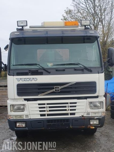 2000 Volvo FM-12 MED KASSE OG MASKINFLAK - Haakarmsysteem vrachtwagen: afbeelding 2 2000 Volvo FM-12 MED KASSE OG MASKINFLAK - Haakarmsysteem vrachtwagen: afbeelding 2