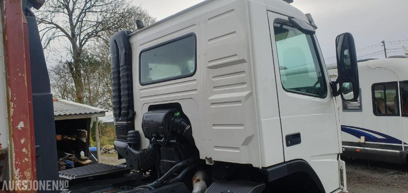 2000 Volvo FM-12 MED KASSE OG MASKINFLAK - Haakarmsysteem vrachtwagen: afbeelding 4 2000 Volvo FM-12 MED KASSE OG MASKINFLAK - Haakarmsysteem vrachtwagen: afbeelding 4