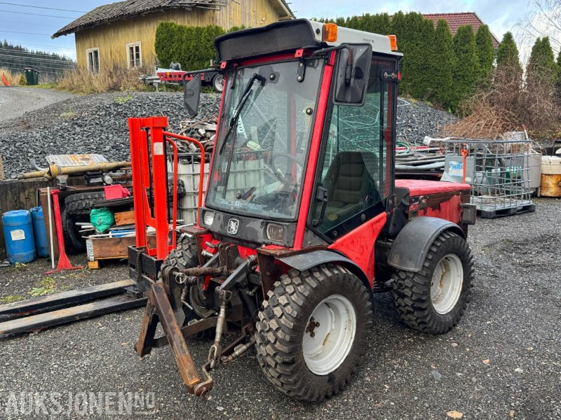 2002 Antonio Carraro Superpark 4400 HST med v-plog og snøfreser - Tractor: afbeelding 1 2002 Antonio Carraro Superpark 4400 HST med v-plog og snøfreser - Tractor: afbeelding 1
