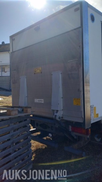 2006 Mercedes-Benz 818/33AT 7,5 skapbil ryggekamera s+v dekk kjetting - Bakwagen: afbeelding 4 2006 Mercedes-Benz 818/33AT 7,5 skapbil ryggekamera s+v dekk kjetting - Bakwagen: afbeelding 4