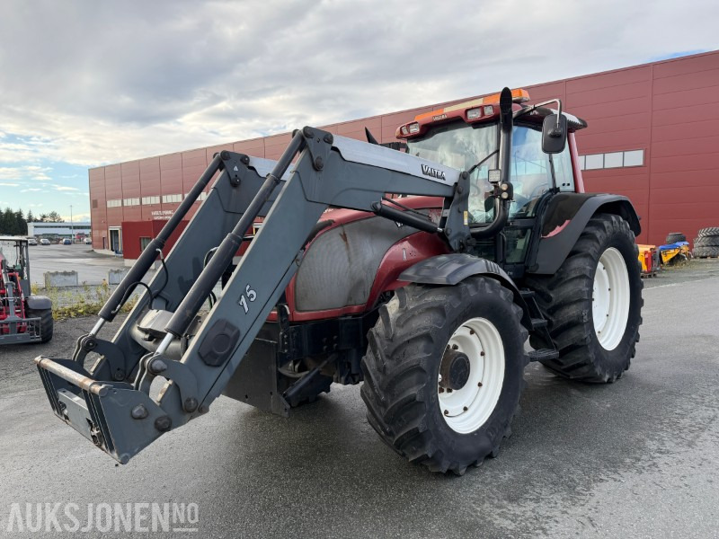 2008 Valtra T-180 Traktor med frontlaster / 1362 timer - Tractor: afbeelding 1 2008 Valtra T-180 Traktor med frontlaster / 1362 timer - Tractor: afbeelding 1
