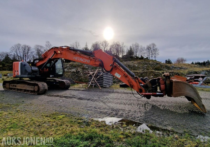Graafmachine 2009 Hitachi ZX225USLC-3 Beltegraver m/GPS/Rototilt med klype/3 skuffer, 12800 timer: afbeelding 7 Graafmachine 2009 Hitachi ZX225USLC-3 Beltegraver m/GPS/Rototilt med klype/3 skuffer, 12800 timer: afbeelding 7