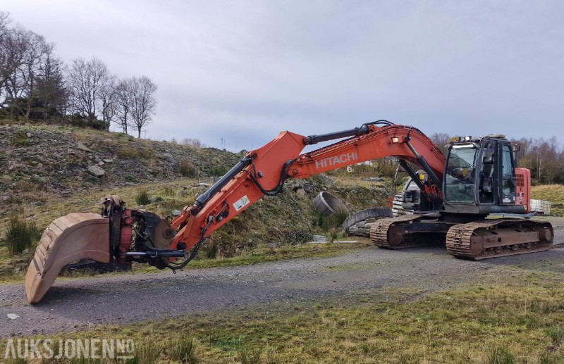 2009 Hitachi ZX225USLC-3 Beltegraver m/GPS/Rototilt med klype/3 skuffer, 12800 timer - Graafmachine: afbeelding 2 2009 Hitachi ZX225USLC-3 Beltegraver m/GPS/Rototilt med klype/3 skuffer, 12800 timer - Graafmachine: afbeelding 2
