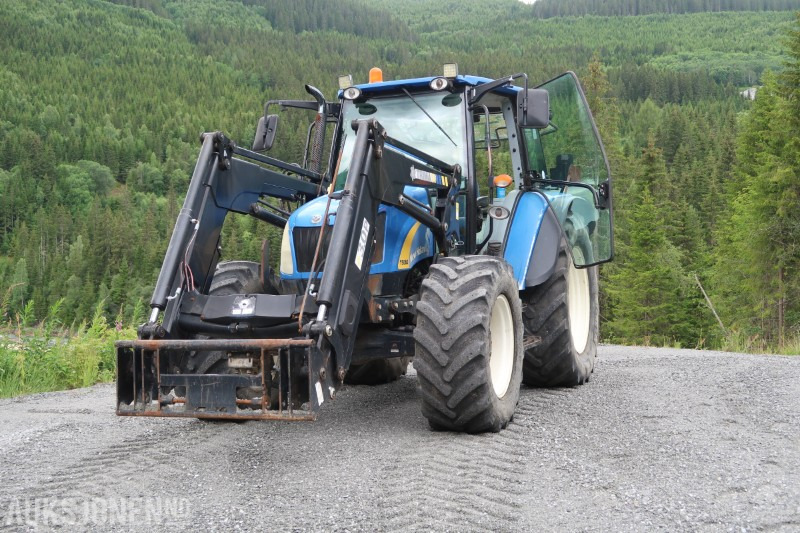 2009 New Holland T5060 Traktor / 8550 timer - Tractor: afbeelding 2 2009 New Holland T5060 Traktor / 8550 timer - Tractor: afbeelding 2