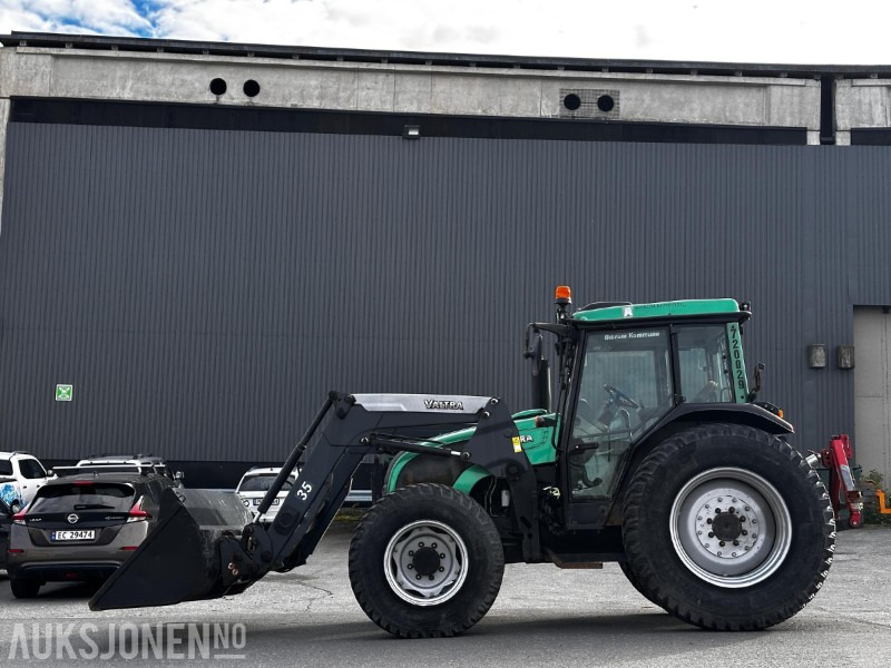 2012 Valtra 8670 med Ålö Valtra 35 Euro/SMS 3rd ESD frontlaster - Tractor: afbeelding 2 2012 Valtra 8670 med Ålö Valtra 35 Euro/SMS 3rd ESD frontlaster - Tractor: afbeelding 2