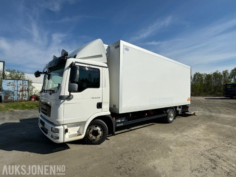 2013 MAN TGL 8.220 4X2BL - 18PL Carrier Frys - Bakløft - EU-Godkjent - Bakwagen: afbeelding 1 2013 MAN TGL 8.220 4X2BL - 18PL Carrier Frys - Bakløft - EU-Godkjent - Bakwagen: afbeelding 1
