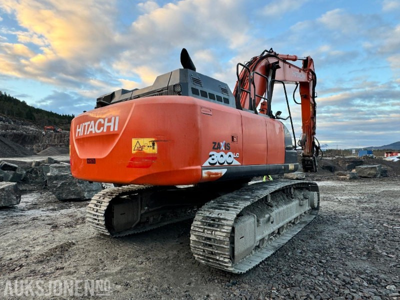 2016 Hitachi ZX300LC-6 - 31.600 kg - OilQuick - Webasto - Bunkringspumpe - Hammerhydraulikk / tilleggshydraulikk - Sertifiseres før salg - Graafmachine: afbeelding 5 2016 Hitachi ZX300LC-6 - 31.600 kg - OilQuick - Webasto - Bunkringspumpe - Hammerhydraulikk / tilleggshydraulikk - Sertifiseres før salg - Graafmachine: afbeelding 5