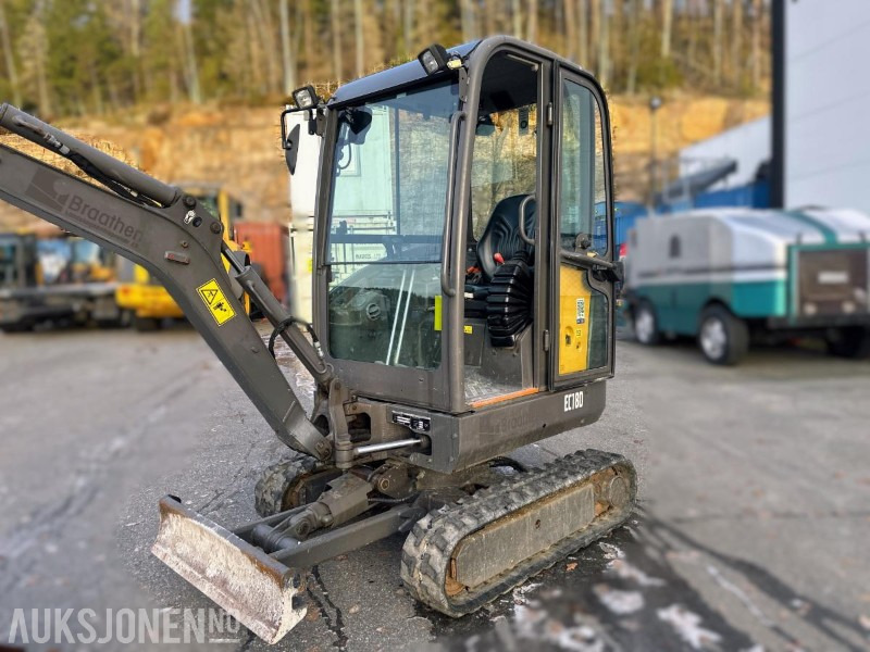 2017 VOLVO EC18D MINIGRAVER 1790 KG SMP GRAVESKUFFE 2358 TIMER - Minigraafmachine: afbeelding 5 2017 VOLVO EC18D MINIGRAVER 1790 KG SMP GRAVESKUFFE 2358 TIMER - Minigraafmachine: afbeelding 5