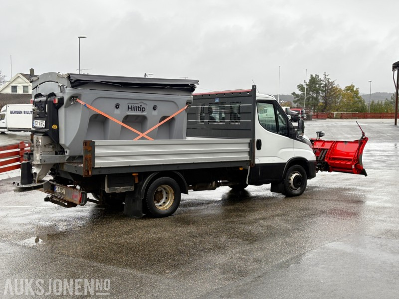 2019 Iveco Daily planbil m/ Hilltip IceStriker og Western Wide-Out brøyteplog - EU godkjent til 04.11.2026 - Vrachtwagen met open laadbak: afbeelding 3 2019 Iveco Daily planbil m/ Hilltip IceStriker og Western Wide-Out brøyteplog - EU godkjent til 04.11.2026 - Vrachtwagen met open laadbak: afbeelding 3