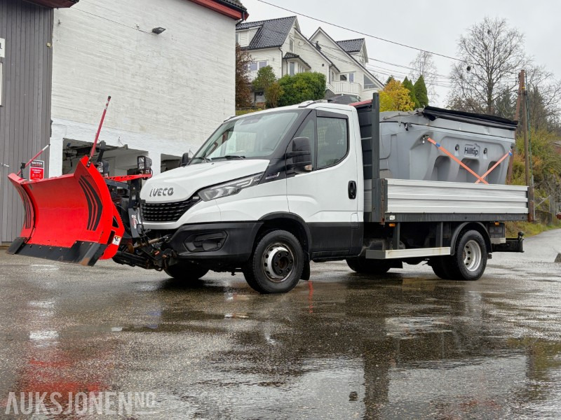 2019 Iveco Daily planbil m/ Hilltip IceStriker og Western Wide-Out brøyteplog - EU godkjent til 04.11.2026 - Vrachtwagen met open laadbak: afbeelding 1 2019 Iveco Daily planbil m/ Hilltip IceStriker og Western Wide-Out brøyteplog - EU godkjent til 04.11.2026 - Vrachtwagen met open laadbak: afbeelding 1