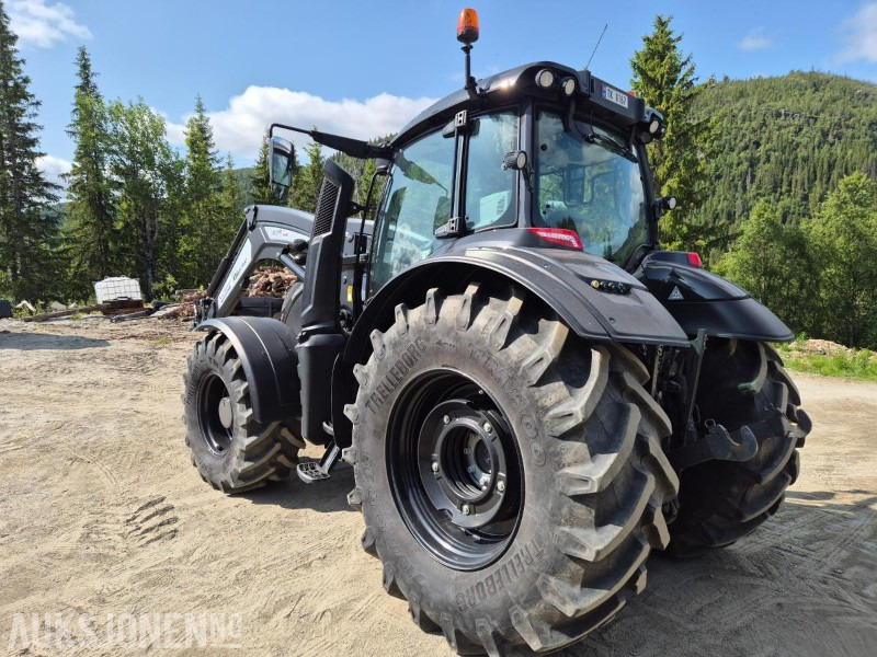 2021 Valtra T 234 VERSU med laster og front hydraulikk / PTO - Tractor: afbeelding 3 2021 Valtra T 234 VERSU med laster og front hydraulikk / PTO - Tractor: afbeelding 3