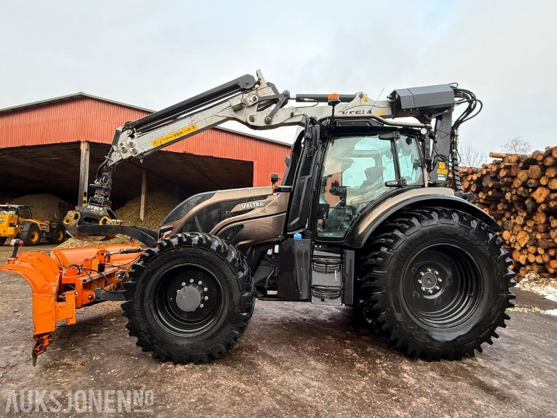2022 Valtra T155 med Kesla 316T kran og Padagas snøplog - Tractor: afbeelding 2 2022 Valtra T155 med Kesla 316T kran og Padagas snøplog - Tractor: afbeelding 2