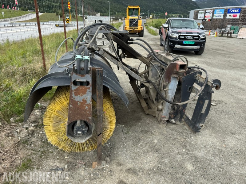 1995 Holms kost for hjullaster med BM feste og sideforskyvning - Aanbouwdeel voor Bouwmachine: afbeelding 1 1995 Holms kost for hjullaster med BM feste og sideforskyvning - Aanbouwdeel voor Bouwmachine: afbeelding 1