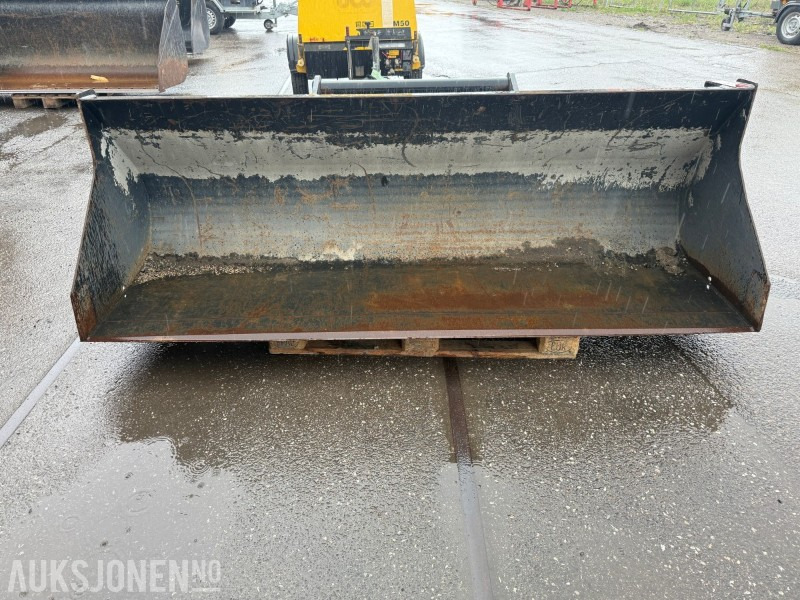 Skuffe til Manitou MRT 1840 - 240 cm - Aanbouwdeel voor Bouwmachine: afbeelding 1 Skuffe til Manitou MRT 1840 - 240 cm - Aanbouwdeel voor Bouwmachine: afbeelding 1