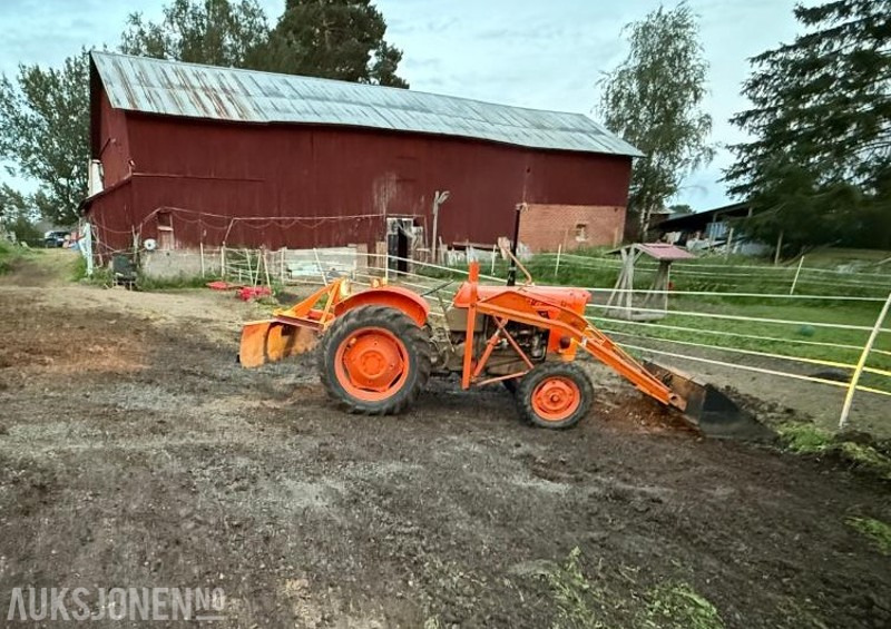 Fiat 411r med bakmontert skjær og frontlaster - Tractor: afbeelding 5 Fiat 411r med bakmontert skjær og frontlaster - Tractor: afbeelding 5
