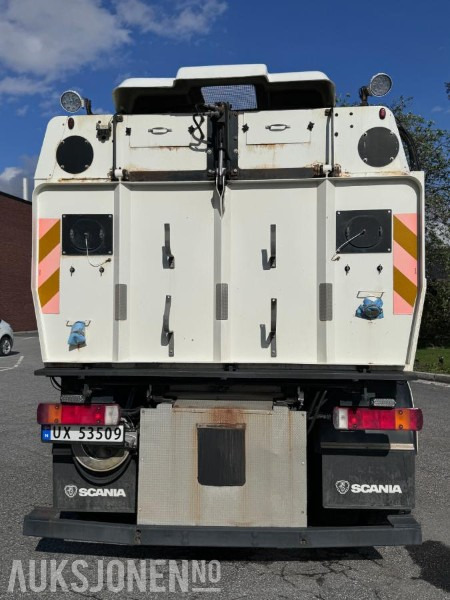 2006 Scania P340 DB - 4X2 - HNA Feiebil - Gått kun 99.688 km - Gemeentelijke machine/ Speciaal: afbeelding 5 2006 Scania P340 DB - 4X2 - HNA Feiebil - Gått kun 99.688 km - Gemeentelijke machine/ Speciaal: afbeelding 5