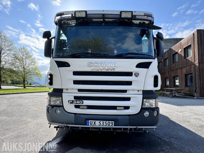 2006 Scania P340 DB - 4X2 - HNA Feiebil - Gått kun 99.688 km - Gemeentelijke machine/ Speciaal: afbeelding 2 2006 Scania P340 DB - 4X2 - HNA Feiebil - Gått kun 99.688 km - Gemeentelijke machine/ Speciaal: afbeelding 2