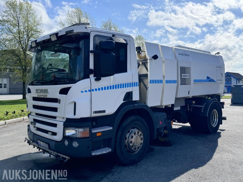 2006 Scania P340 DB - 4X2 - HNA Feiebil - Gått kun 99.688 km - Gemeentelijke machine/ Speciaal: afbeelding 1 2006 Scania P340 DB - 4X2 - HNA Feiebil - Gått kun 99.688 km - Gemeentelijke machine/ Speciaal: afbeelding 1