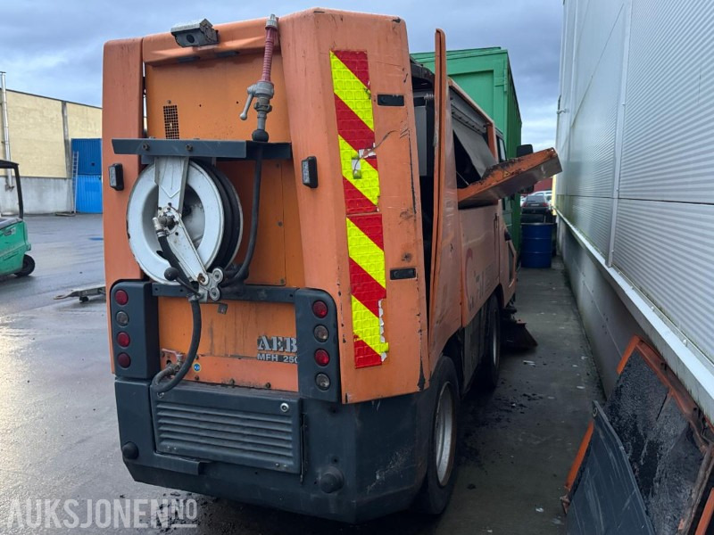 2008 Matec MFH 2500 Feiebil / Rep.objekt - Gemeentelijke machine/ Speciaal: afbeelding 4 2008 Matec MFH 2500 Feiebil / Rep.objekt - Gemeentelijke machine/ Speciaal: afbeelding 4