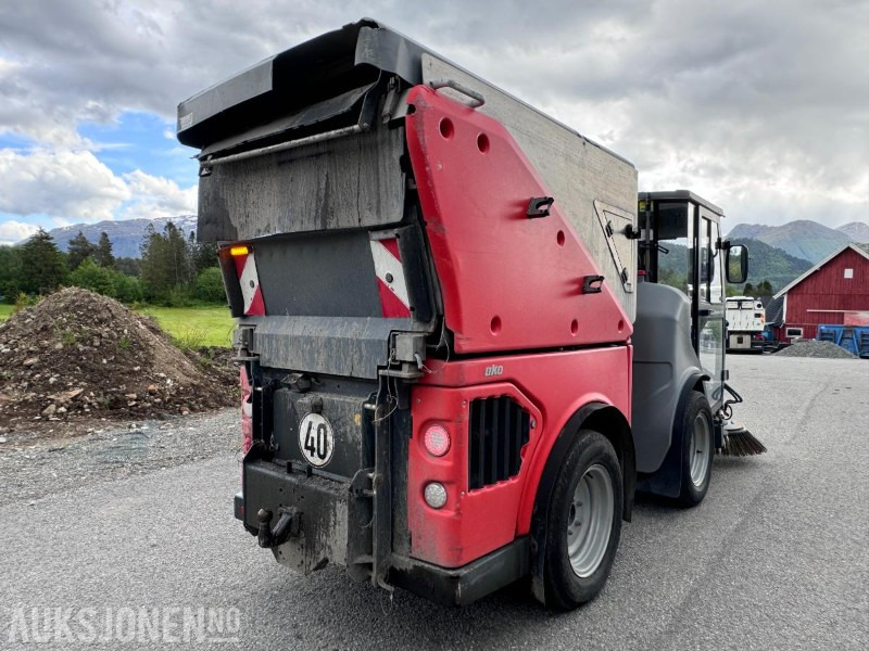 2018 Hako Citymaster 1600 - Vei, gate og gulv feiemaskin - Redskapsbærer med kosteaggregat for gang/vei og børsteaggregat for gulv - Gemeentelijke machine/ Speciaal: afbeelding 4 2018 Hako Citymaster 1600 - Vei, gate og gulv feiemaskin - Redskapsbærer med kosteaggregat for gang/vei og børsteaggregat for gulv - Gemeentelijke machine/ Speciaal: afbeelding 4