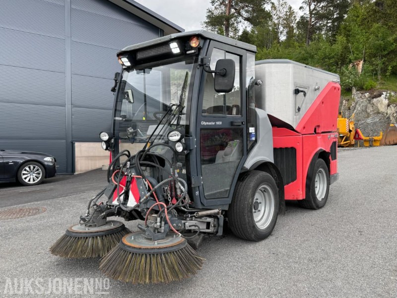 2018 Hako Citymaster 1600 - Vei, gate og gulv feiemaskin - Redskapsbærer med kosteaggregat for gang/vei og børsteaggregat for gulv - Gemeentelijke machine/ Speciaal: afbeelding 1 2018 Hako Citymaster 1600 - Vei, gate og gulv feiemaskin - Redskapsbærer med kosteaggregat for gang/vei og børsteaggregat for gulv - Gemeentelijke machine/ Speciaal: afbeelding 1
